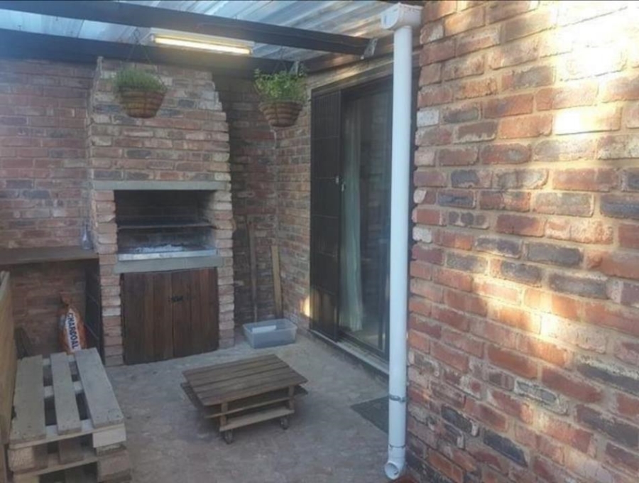 2 Bedroom Property for Sale in Potchefstroom Rural North West